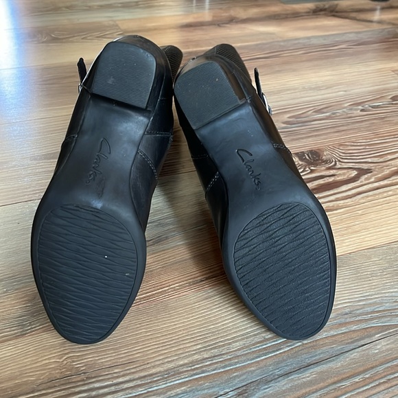 Clarks Size 7.5 M boots waterproof heel Black Leather  Women’s NICE - Picture 8 of 11